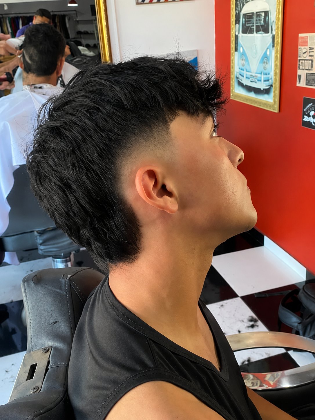 Corte masculino com degradê feito na Marinho Barbearia